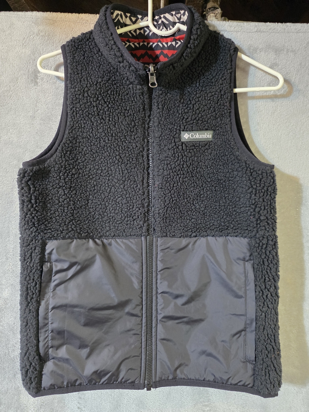 Columbia Kids Hakatai Reversible Sherpa Fleece Vest - Black / Red Geometric Patt